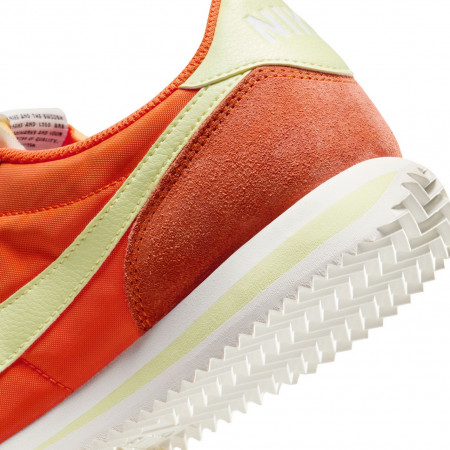 Neon nike cortez clearance