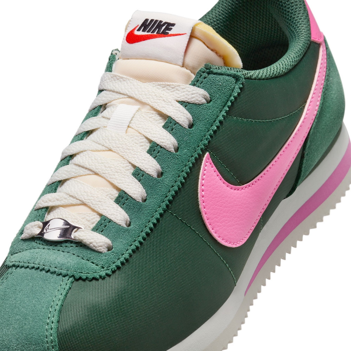 Sneakers NIKE Cortez Vert Rose HF9994 300 VESTIAIRESTORE.COM